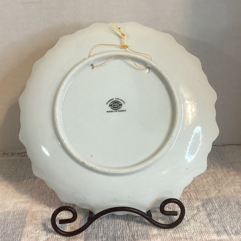 Souvenir Plate Seattle Space Needle, Diamond Fine China, Vintage Scalloped Edge - Picture 3 of 5